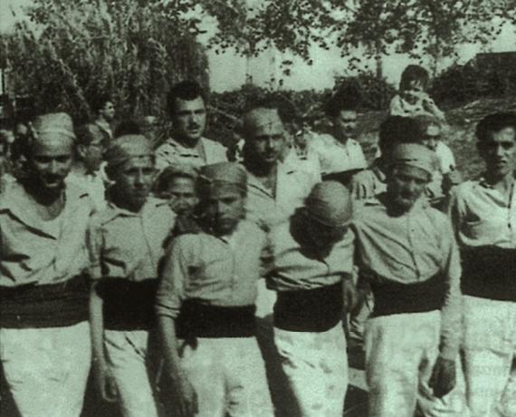 Un grupet escollit de castellers vilafranquins fa la seva entrada a l’era de Sabanell