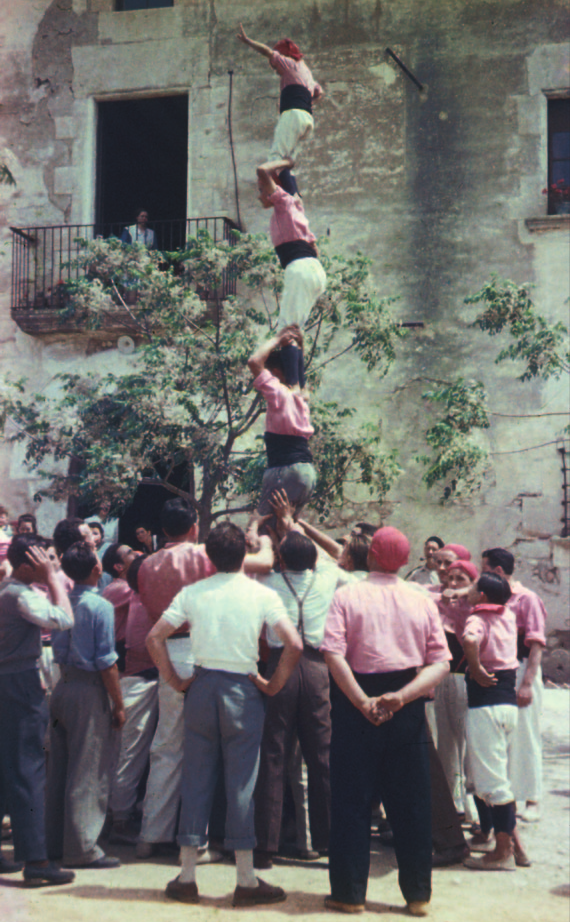 Pilar de quatre enfront de la masia de cal Cassanyes del Pla, al terme de Castellet i la Gornal, propietat de l’Oriol Rossell