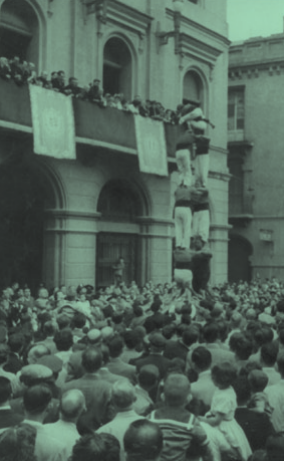 Quatre imatges de l’actuació a la Festa Major d’Igualada del 1954: el pilar de quatre a l’Entrada d’Ofici i el quatre de set, el tres de set i la torre de sis a la plaça de l’Ajuntament