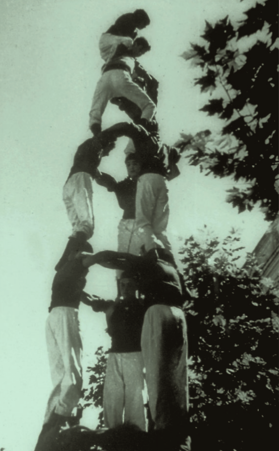 El tres de set a la Rambla de Nostra Senyora de Vilafranca, el dia 26 de setembre del 1954, en ocasió de les festes del Cinquantenari de la Societat «La Principal»