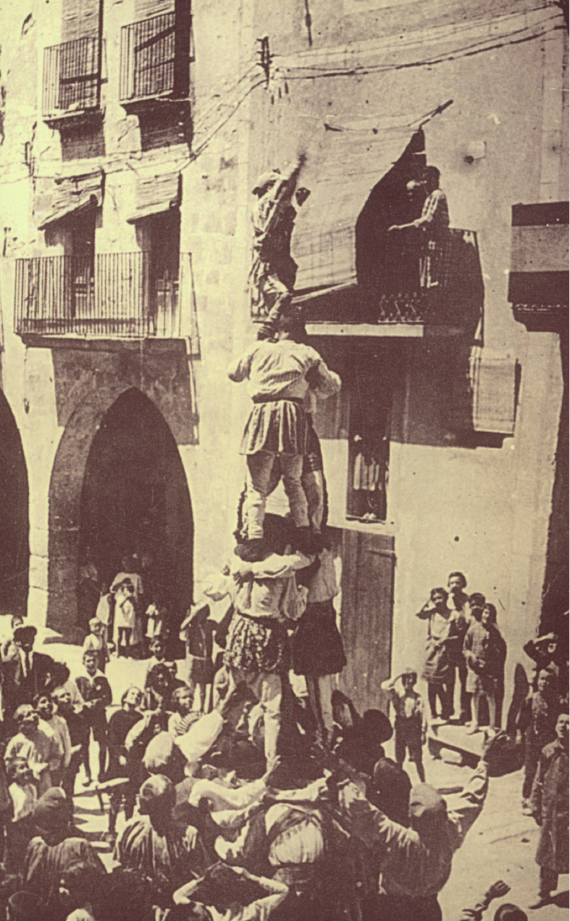 Ball de Valencians d’Arbeca a la plaça Major, 1927.