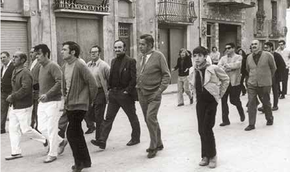Joan Surià (amb mocador, al centre de la foto) en unes matinades de primers del anys 70, acompanyat del seu fill (col·leció Rosa Maria Surià).