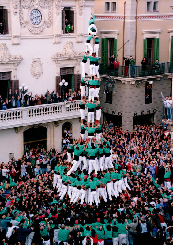 Castellers de Vilafranca - Primer Tres de deu amb folre i manilles carregat de la història 3d10fm 3de10fm Castellers de Vilafranca - Primer Tres de deu amb folre i manilles carregat de la història 3d10fm 3de10fm